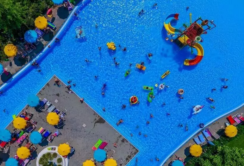 هتل Belvedere Village