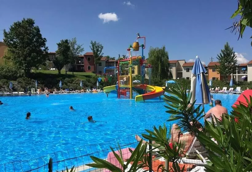 هتل Belvedere Village