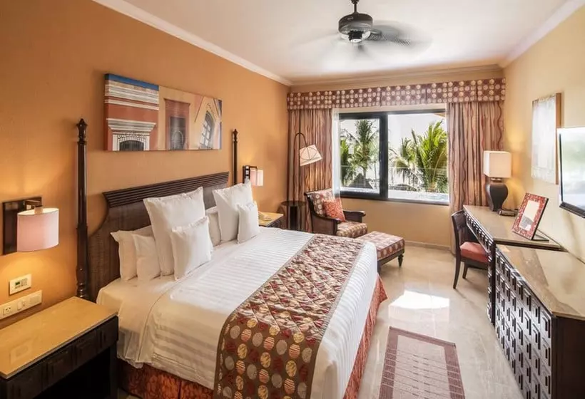 Hotelli Premium Level at Barceló Maya Palace