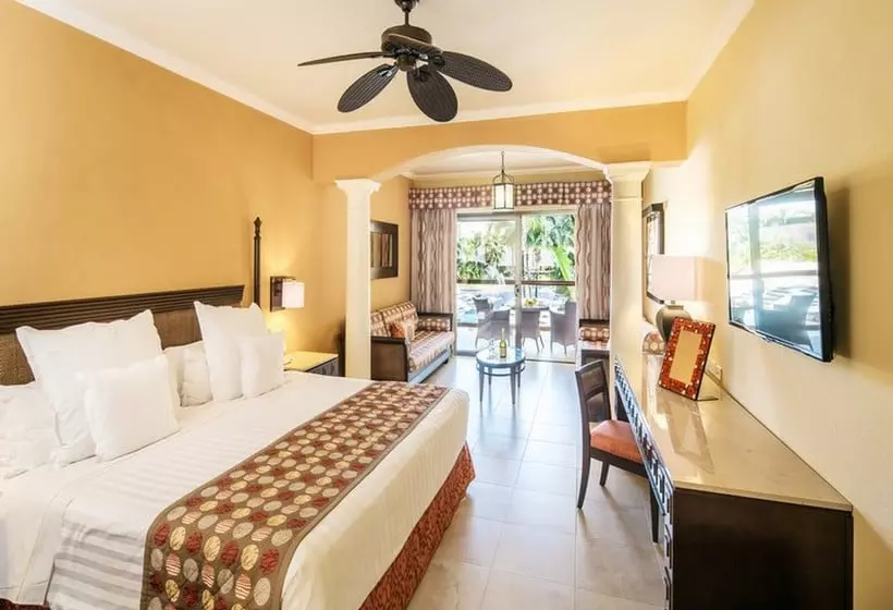 Hotelli Premium Level at Barceló Maya Palace