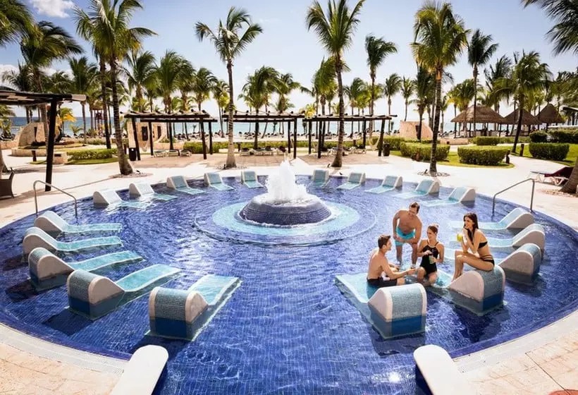 Hotelli Premium Level at Barceló Maya Palace