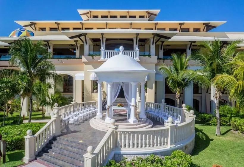 Hotelli Premium Level at Barceló Maya Palace