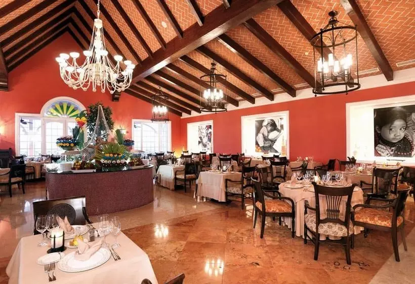 Hotelli Premium Level at Barceló Maya Palace