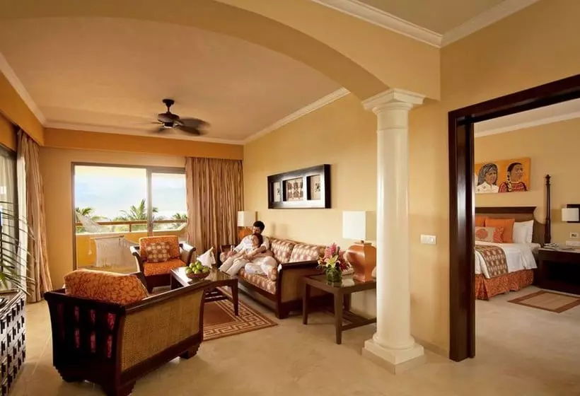 Hotelli Premium Level at Barceló Maya Palace