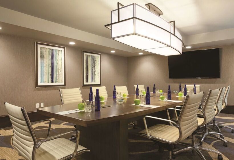 فندق Embassy Suites Saratoga Springs