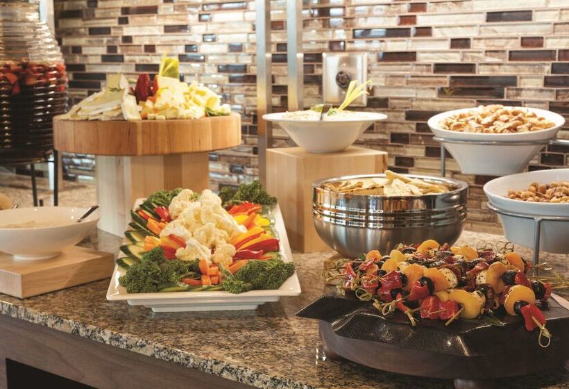 فندق Embassy Suites Saratoga Springs