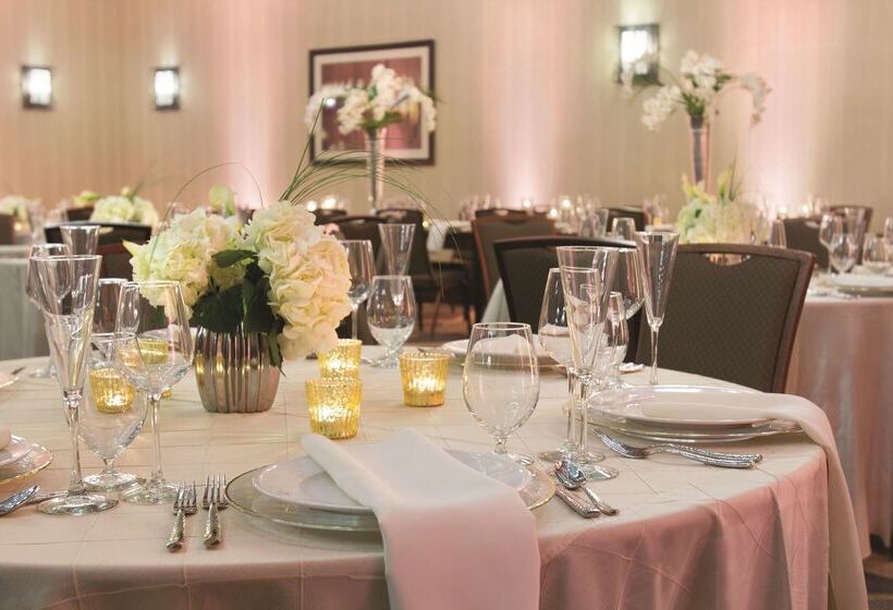 فندق Embassy Suites Saratoga Springs