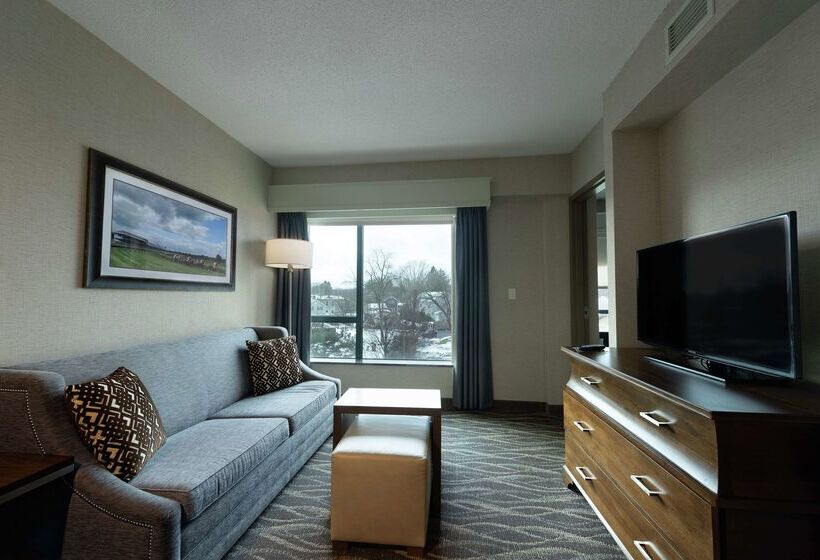 فندق Embassy Suites Saratoga Springs
