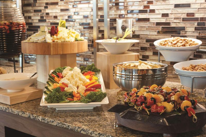 فندق Embassy Suites Saratoga Springs