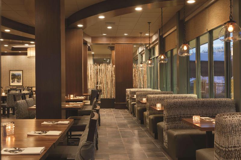 فندق Embassy Suites Saratoga Springs