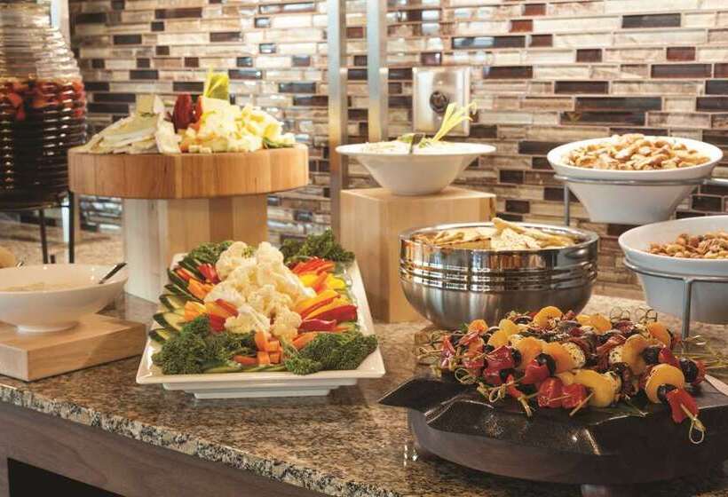 فندق Embassy Suites Saratoga Springs