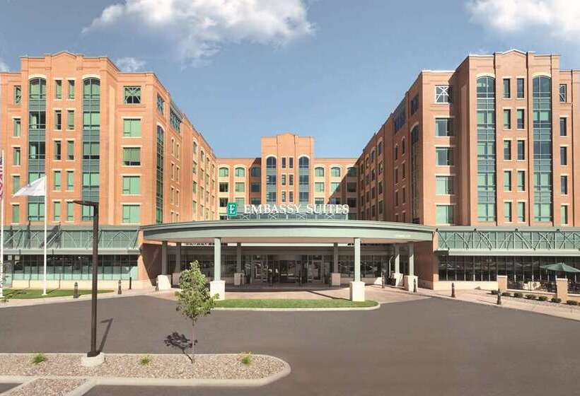 فندق Embassy Suites Saratoga Springs