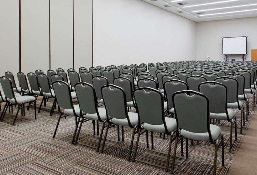 فندق Golden Tulip Sao Jose Dos Campos