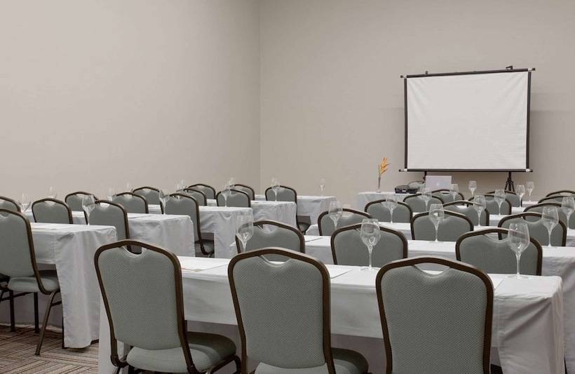 فندق Golden Tulip Sao Jose Dos Campos