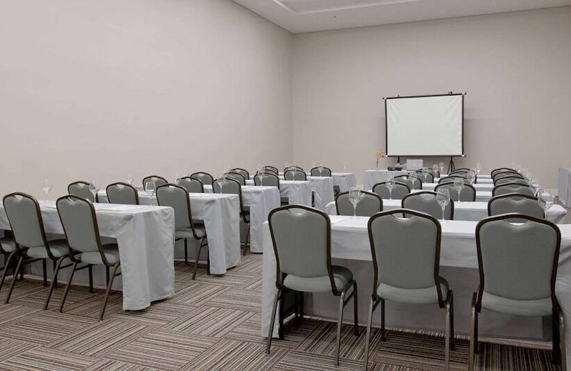 فندق Golden Tulip Sao Jose Dos Campos