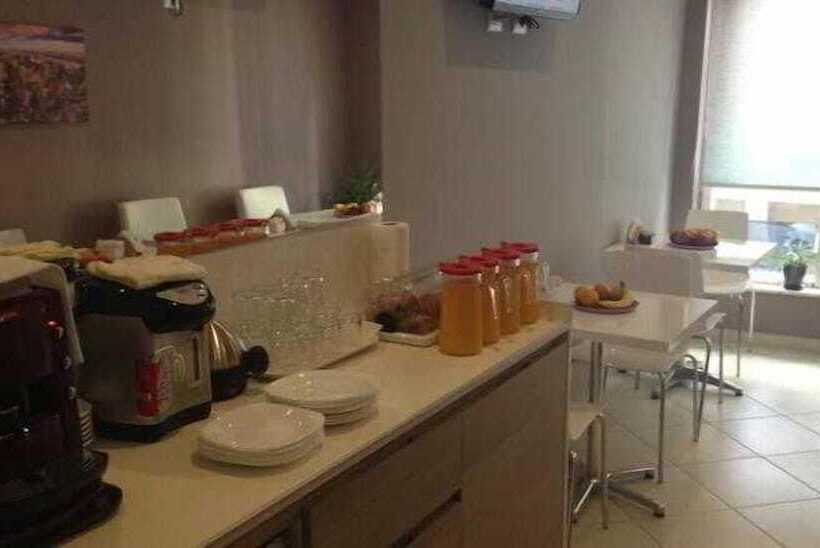 בית מלון כפרי Oresti Center