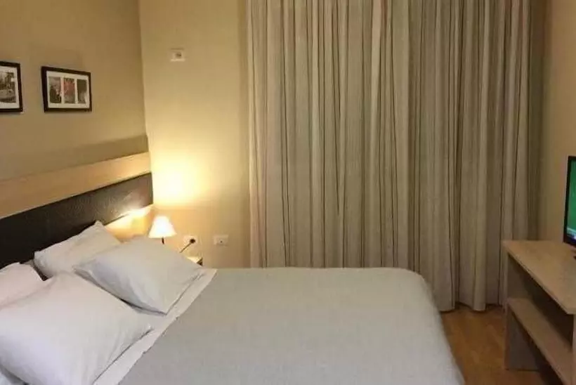 בית מלון כפרי Oresti Center