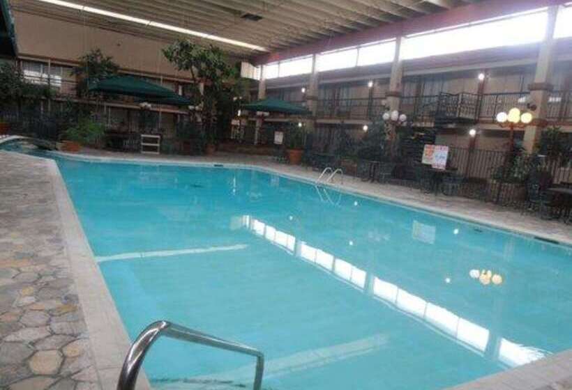 هتل Quality Inn & Suites Fort Collins