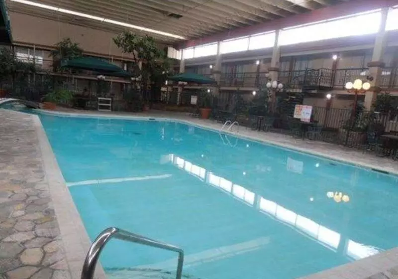 Отель Quality Inn & Suites Fort Collins