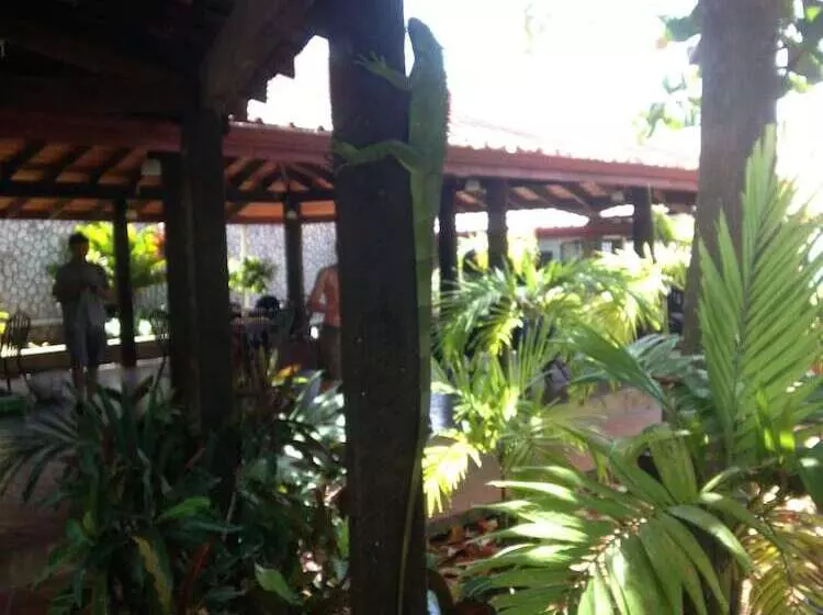 Hotel Sandy Point Village