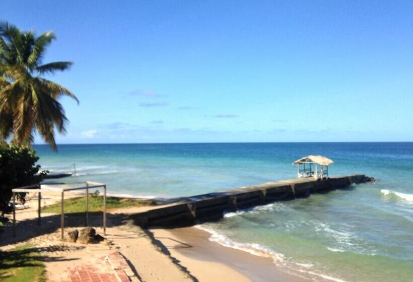 هتل Sandy Point Village