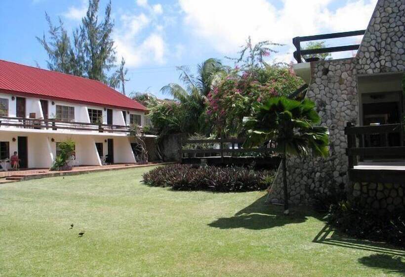 هتل Sandy Point Village