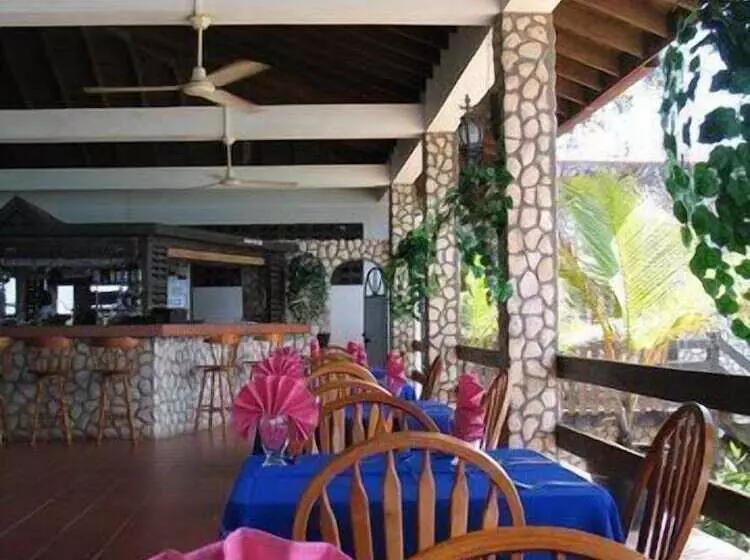 Hotel Sandy Point Village