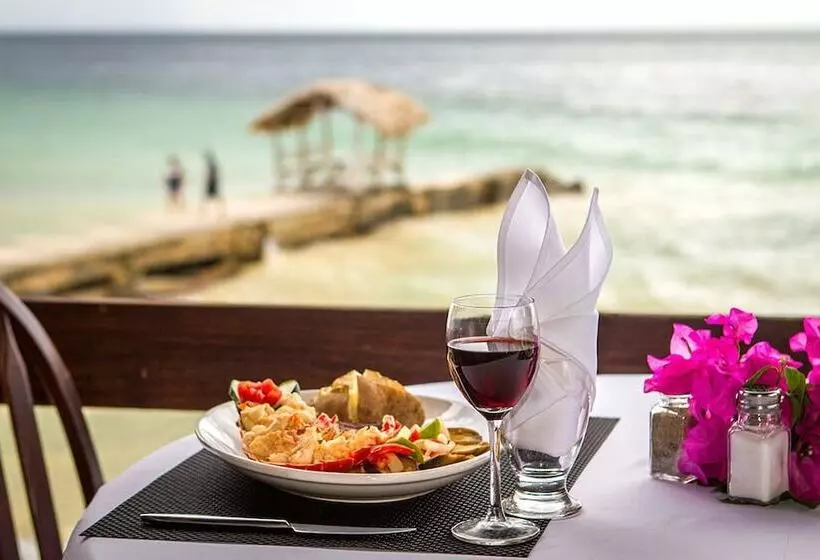 Hotel Sandy Point Village