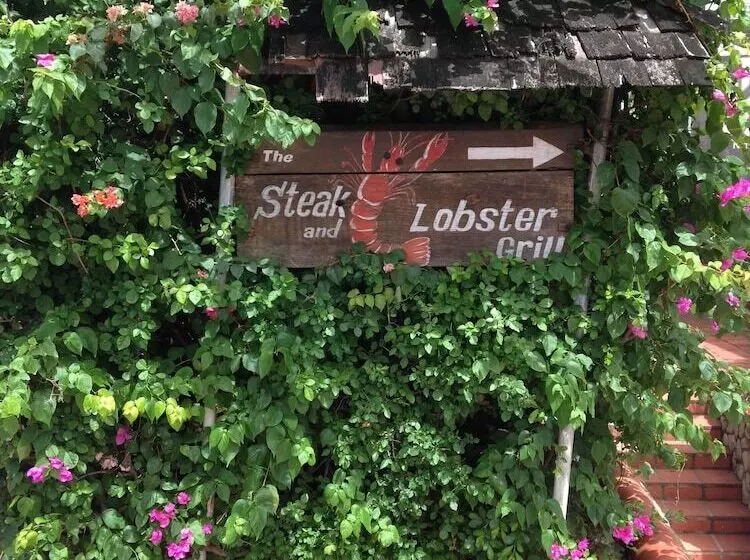 Hotel Sandy Point Village