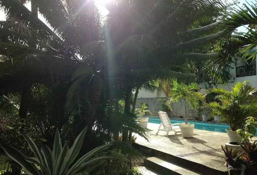 Hotel Sandy Point Village