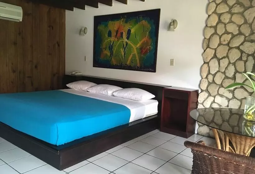 Hotel Sandy Point Village