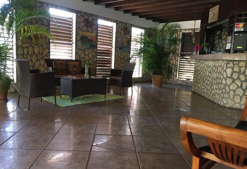 هتل Sandy Point Village