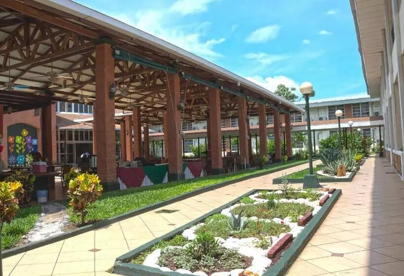 هتل Tropico Inn