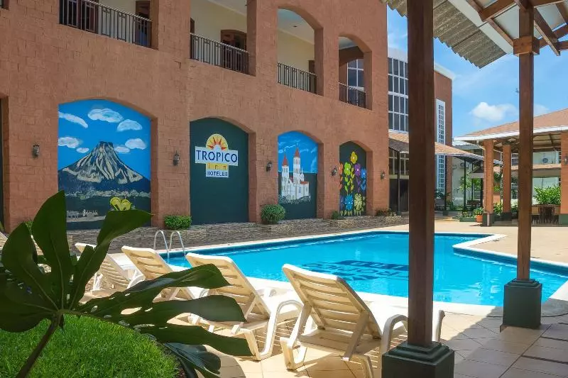 هتل Tropico Inn