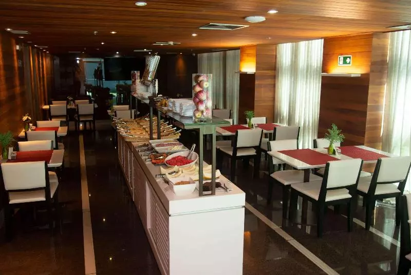 בית מלון כפרי Tryp By Wyndham Belo Horizonte Savassi