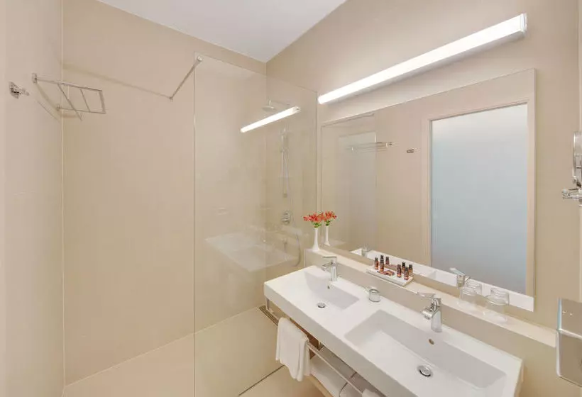 هتل Valamar Isabella Miramare