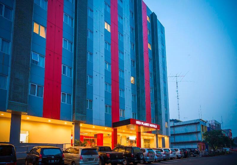 בית מלון כפרי Red Planet Bekasi