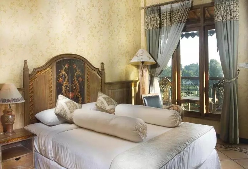 Omah Sinten Heritage Hotel & Resto