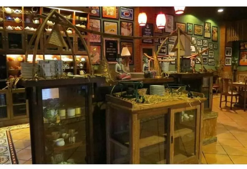 Omah Sinten Heritage Hotel & Resto