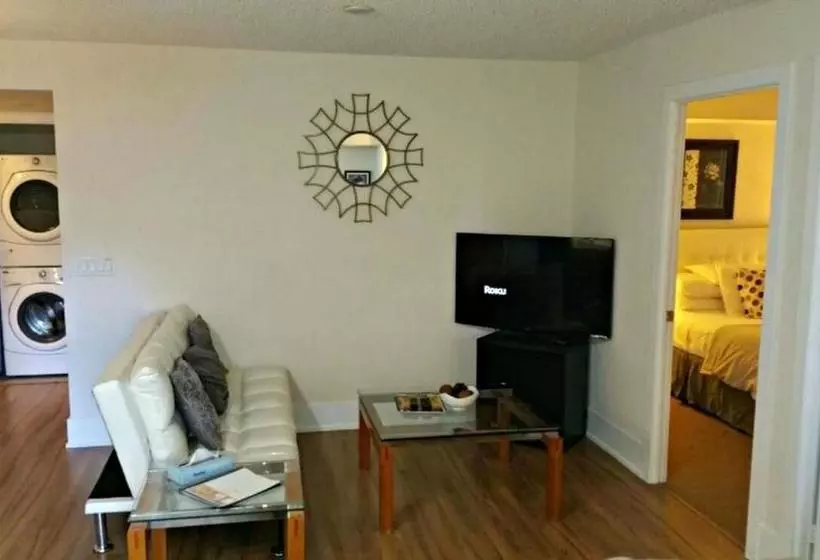 Pelicanstay In Downtown Toronto