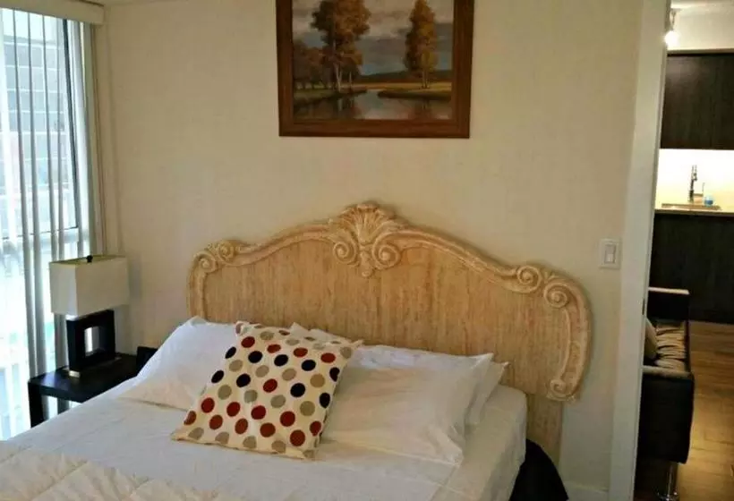 Pelicanstay In Downtown Toronto