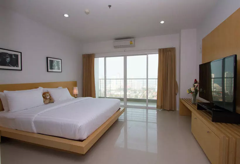 Evergreen Pattaya Serviced Residences
