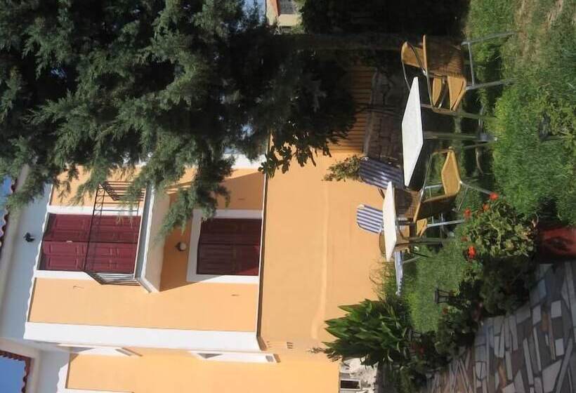 Stella Apartments & Studios