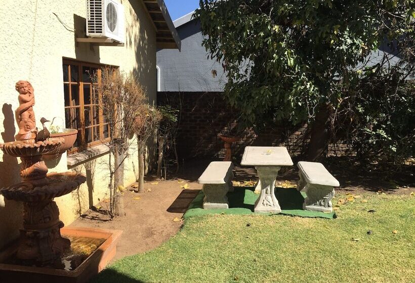 مبيت وإفطار Eagle Crest Executive Lodge