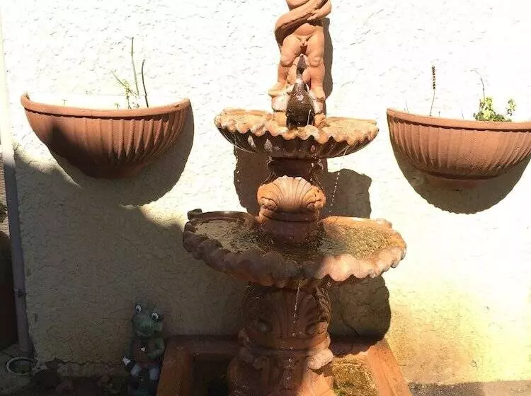 تختخواب و صبحانه Eagle Crest Executive Lodge