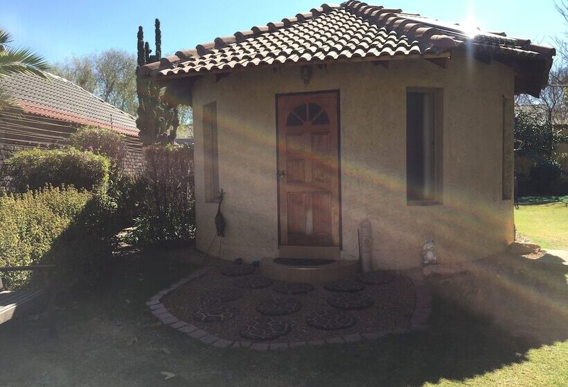 مبيت وإفطار Eagle Crest Executive Lodge