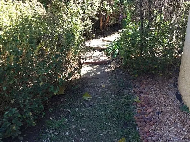 تختخواب و صبحانه Eagle Crest Executive Lodge