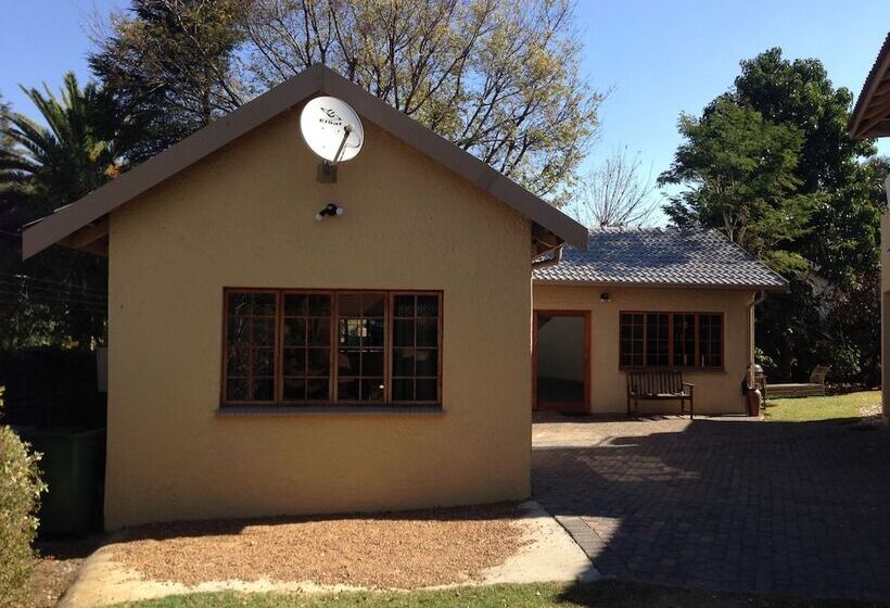 مبيت وإفطار Eagle Crest Executive Lodge