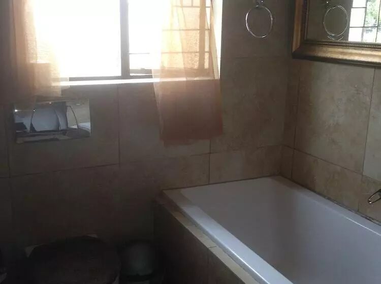 تختخواب و صبحانه Eagle Crest Executive Lodge