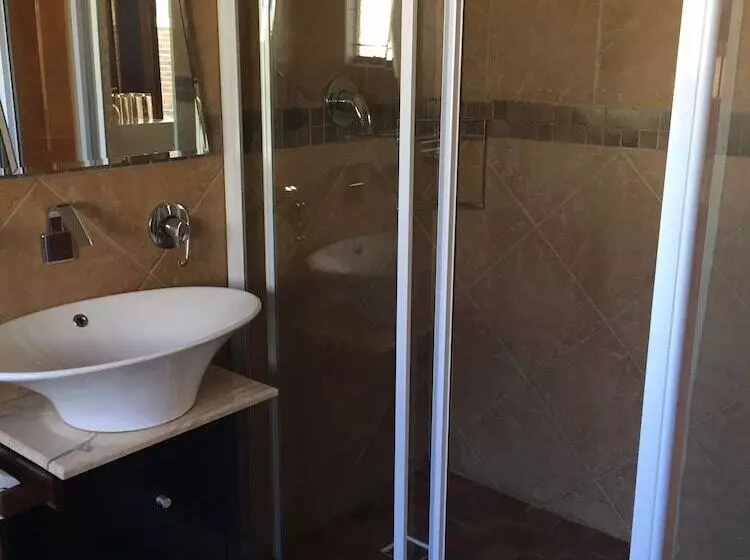 تختخواب و صبحانه Eagle Crest Executive Lodge